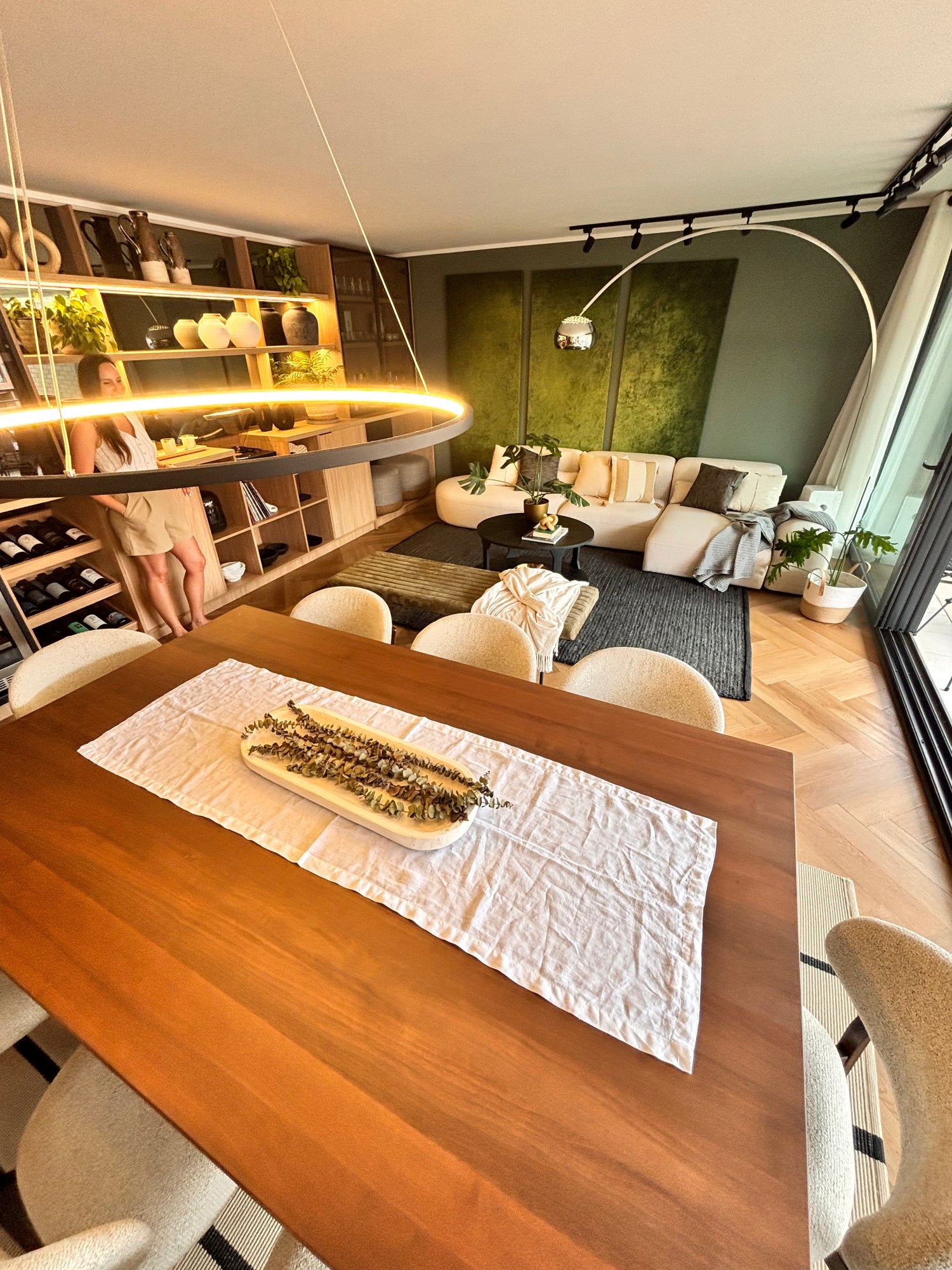 Cómo usar bandejas decorativas para transformar cualquier espacio